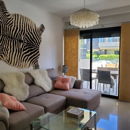 Alicante Apartmán *